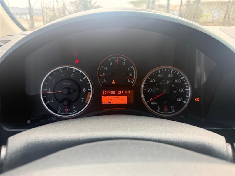 Nissan Titan SV Crew Cab 2WD 2013