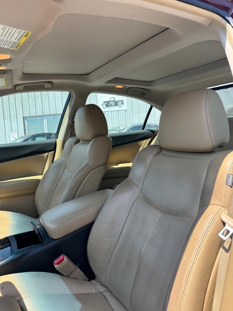 Nissan Maxima S 2011