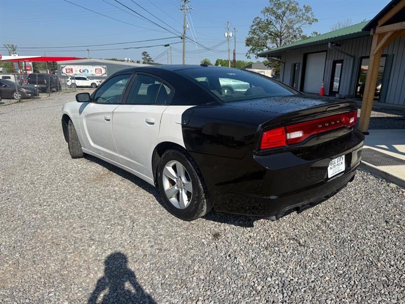 Dodge Charger SE 2011