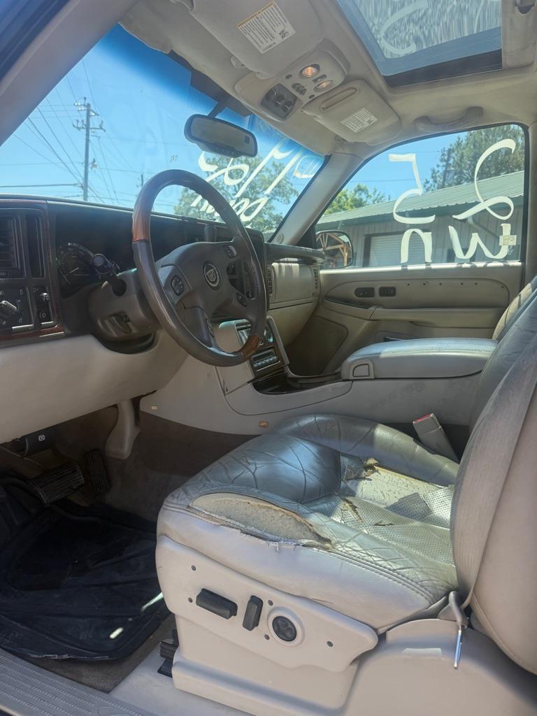 Cadillac Escalade 2WD 2004