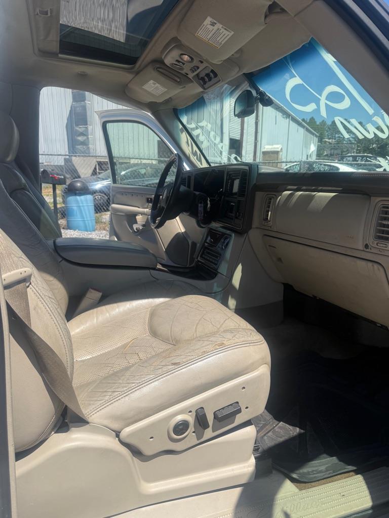 Cadillac Escalade 2WD 2004