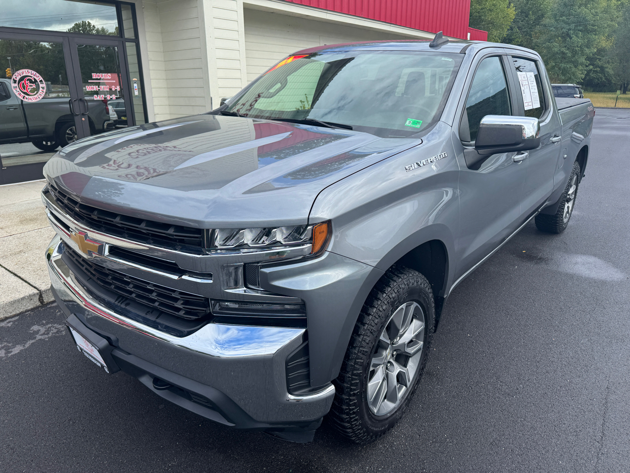 2021 Chevrolet Silverado 1500 LT photo 2