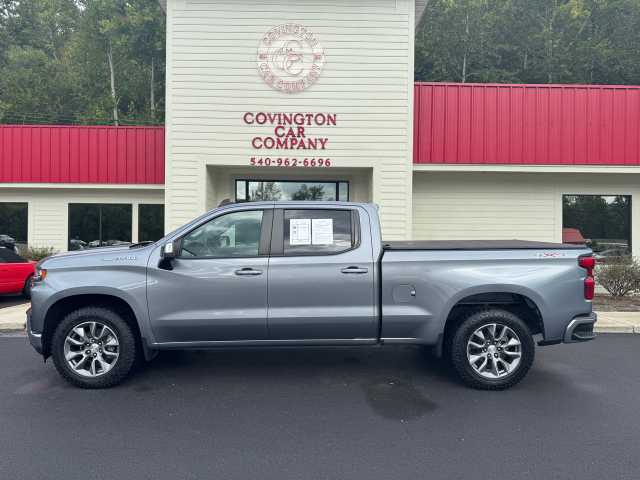 2021 Chevrolet Silverado 1500 LT photo 3