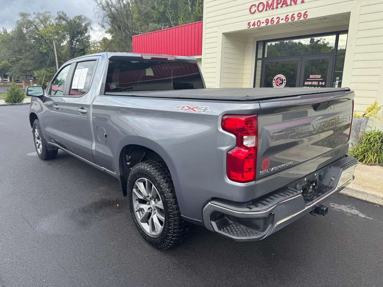 2021 Chevrolet Silverado 1500 LT photo 4
