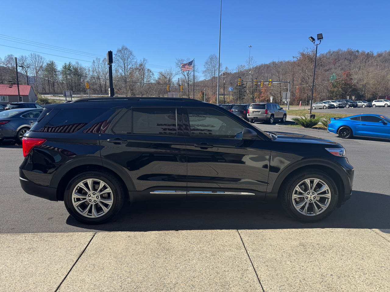 2020 Ford Explorer XLT photo 3