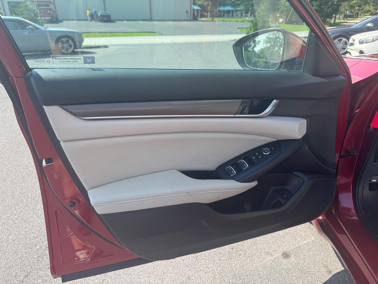 2018 Honda Accord LX - Photo 11