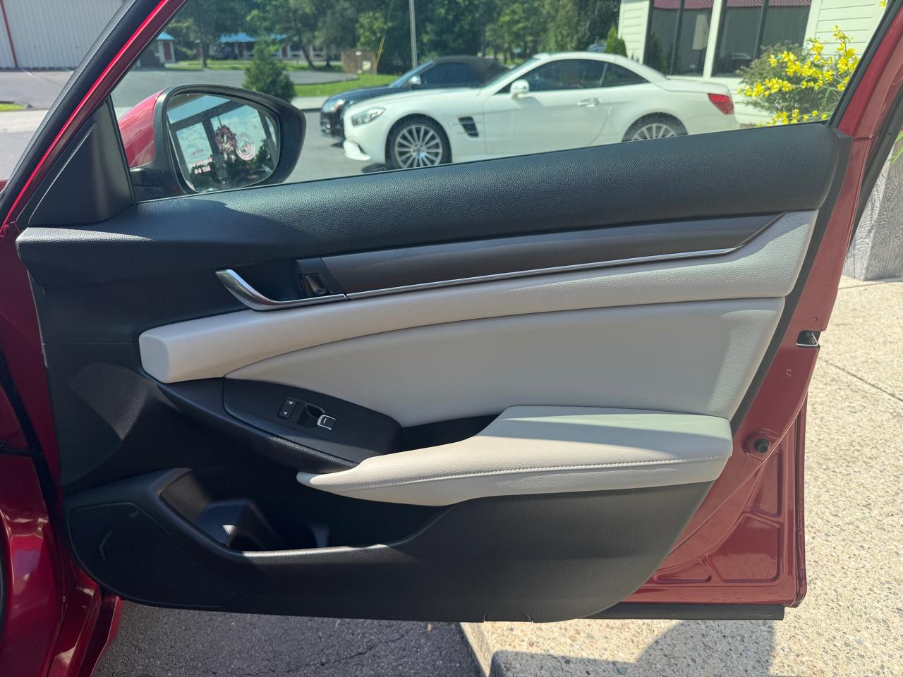 2018 Honda Accord LX - Photo 20