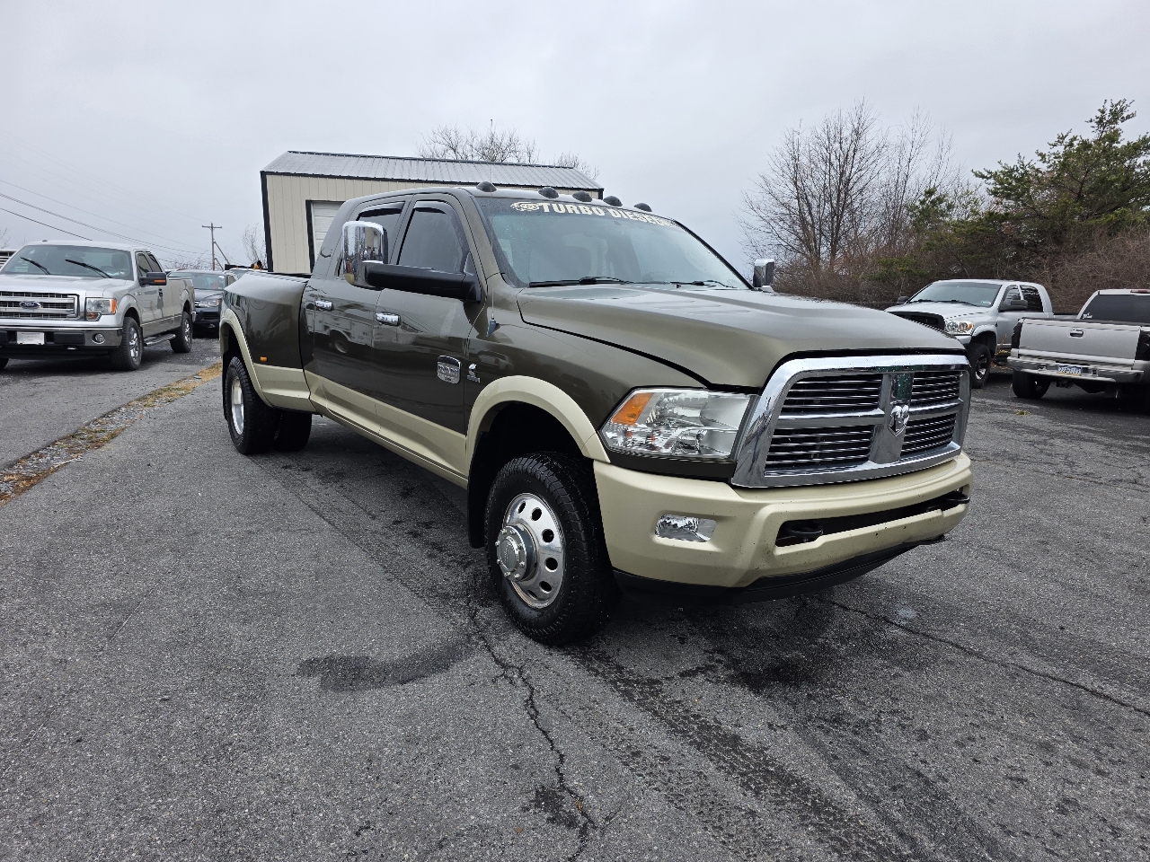 2011 Ram 3500 Laramie photo 3