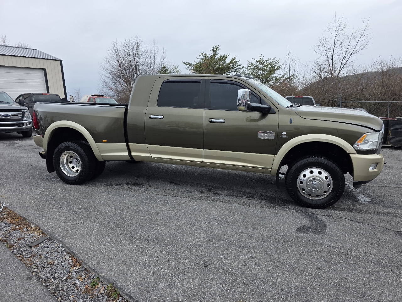 2011 Ram 3500 Laramie photo 4
