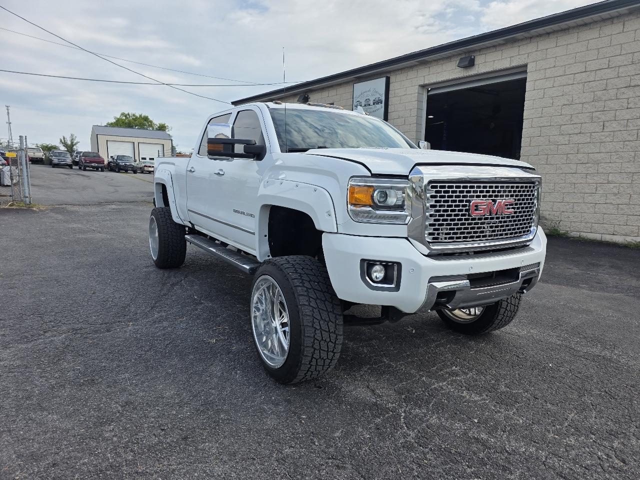 GMC Sierra 2500HD Denali Crew Cab 4WD 2016