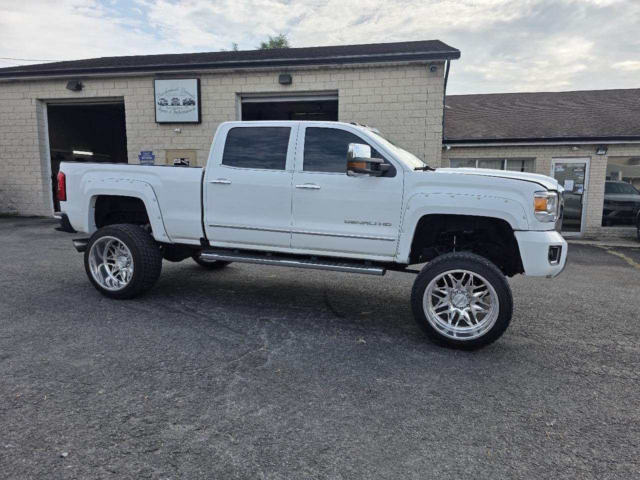 GMC Sierra 2500HD Denali Crew Cab 4WD 2016