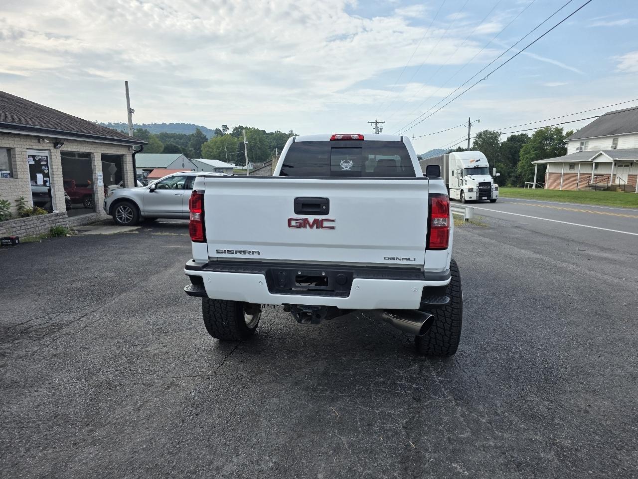 GMC Sierra 2500HD Denali Crew Cab 4WD 2016