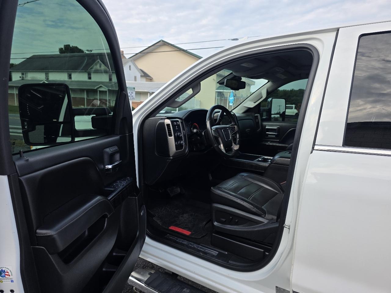 GMC Sierra 2500HD Denali Crew Cab 4WD 2016