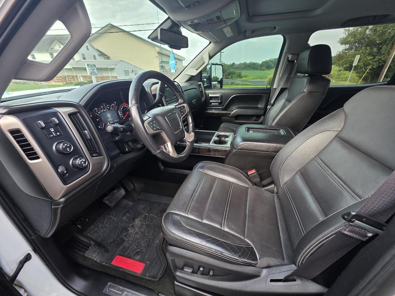 GMC Sierra 2500HD Denali Crew Cab 4WD 2016