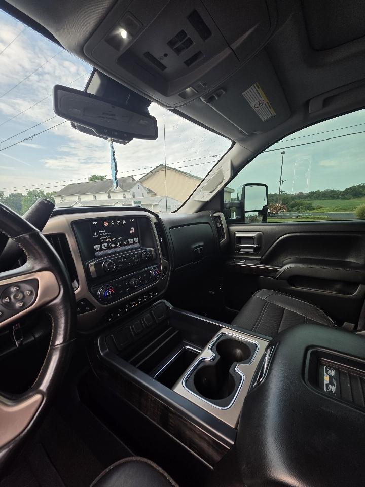 GMC Sierra 2500HD Denali Crew Cab 4WD 2016