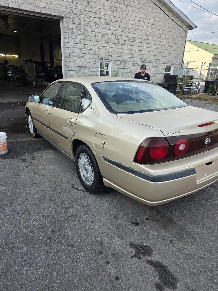 Chevrolet Impala Base 2000