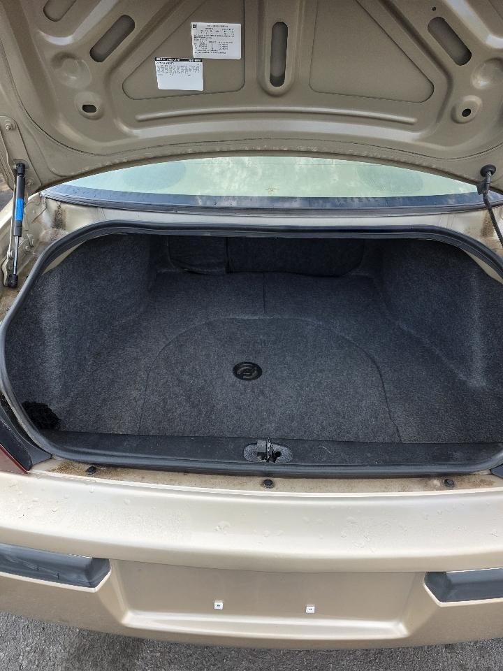 Chevrolet Impala Base 2000