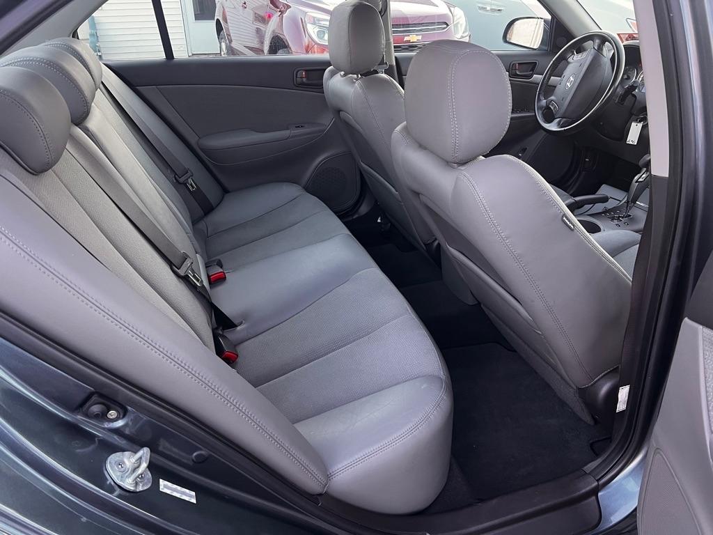 Hyundai Sonata SE V6 2010