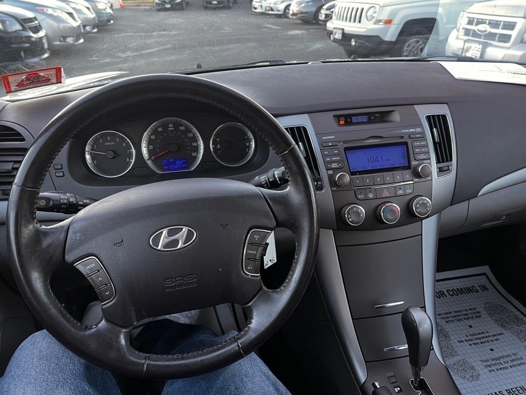Hyundai Sonata SE V6 2010