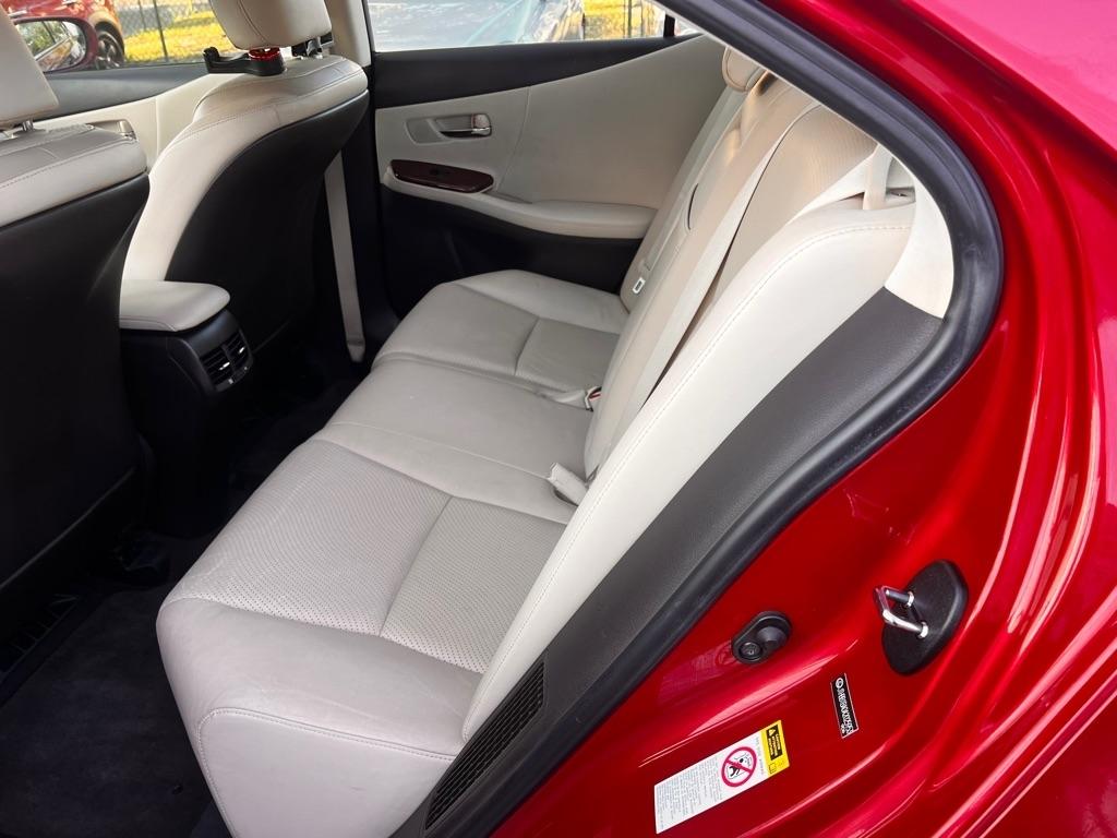 Lexus HS 250h Sedan 2010