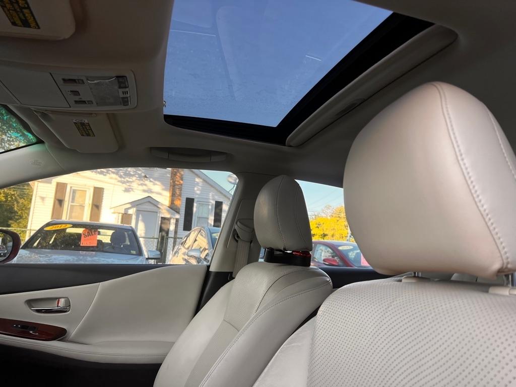 Lexus HS 250h Sedan 2010