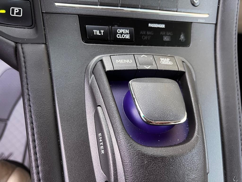 Lexus HS 250h Sedan 2010