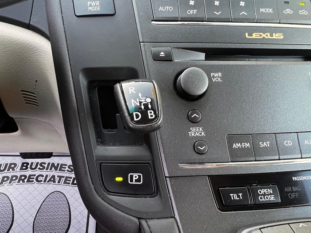 Lexus HS 250h Sedan 2010