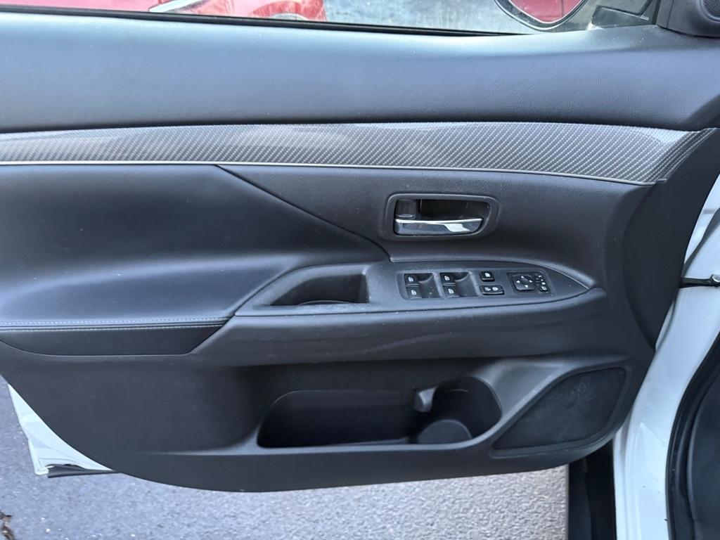 Mitsubishi Outlander SE 2WD 2020