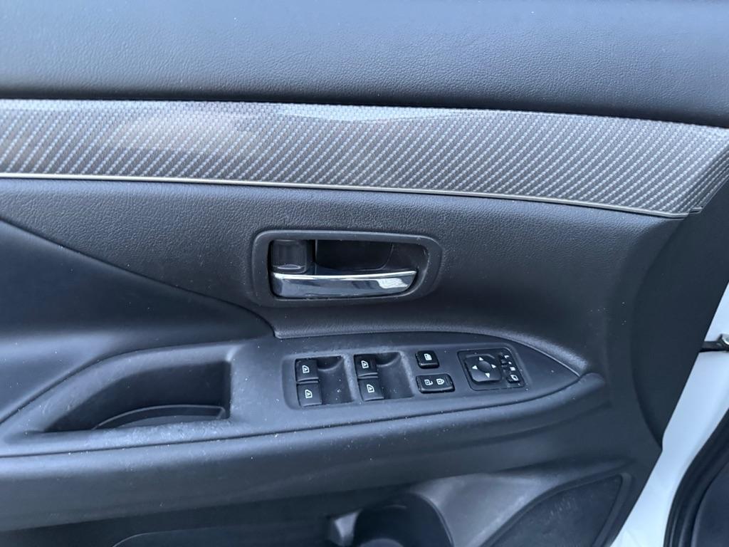 Mitsubishi Outlander SE 2WD 2020