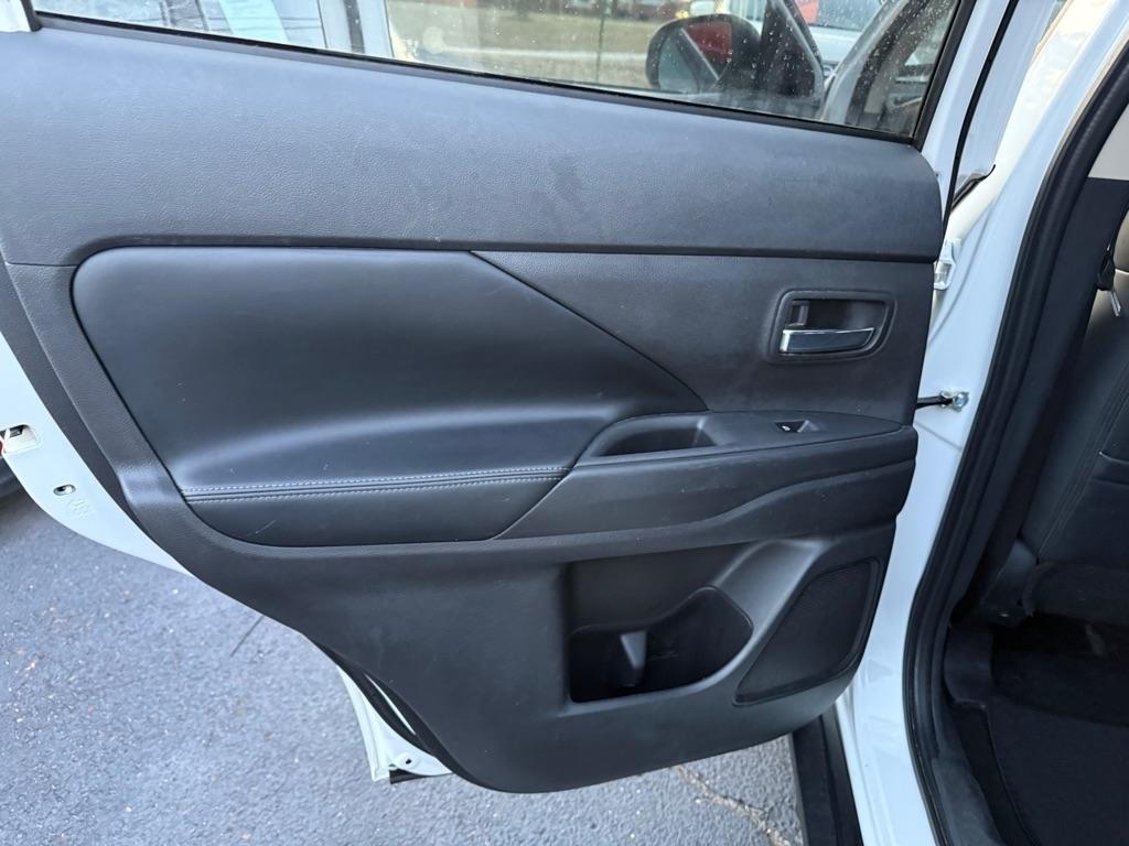 Mitsubishi Outlander SE 2WD 2020