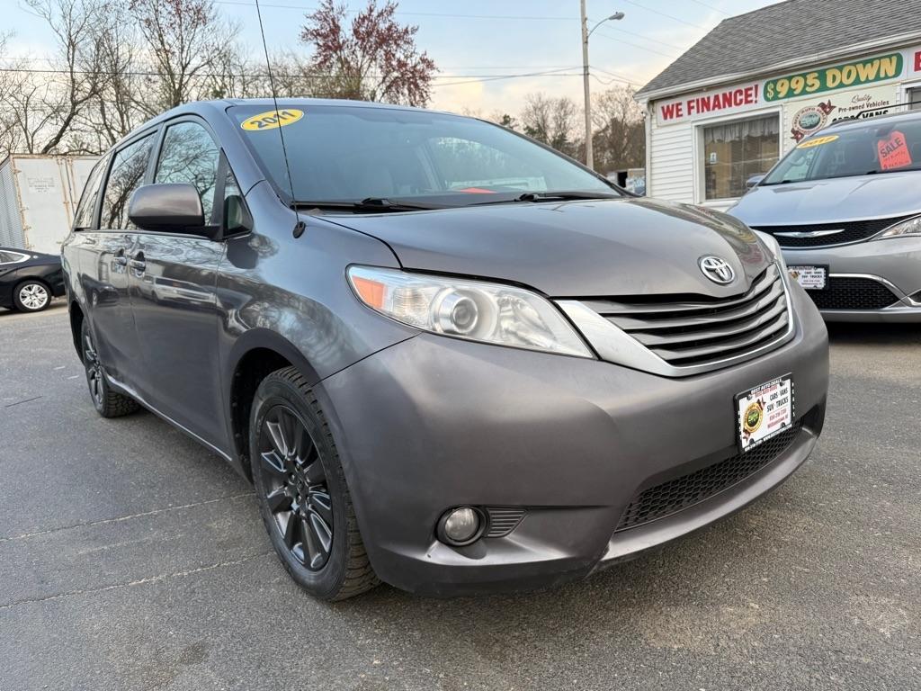 Toyota Sienna 5dr 7-Pass Van V6 XLE AWD (Natl) 2011