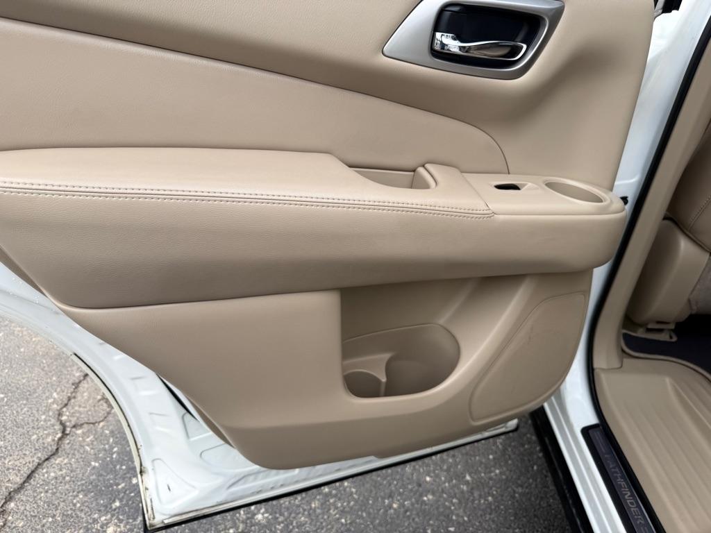 Nissan Pathfinder S 4WD 2014