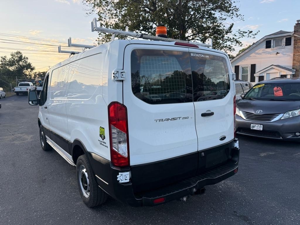 Ford Transit 250 Van Low Roof 60/40 Pass.130-in. WB 2016