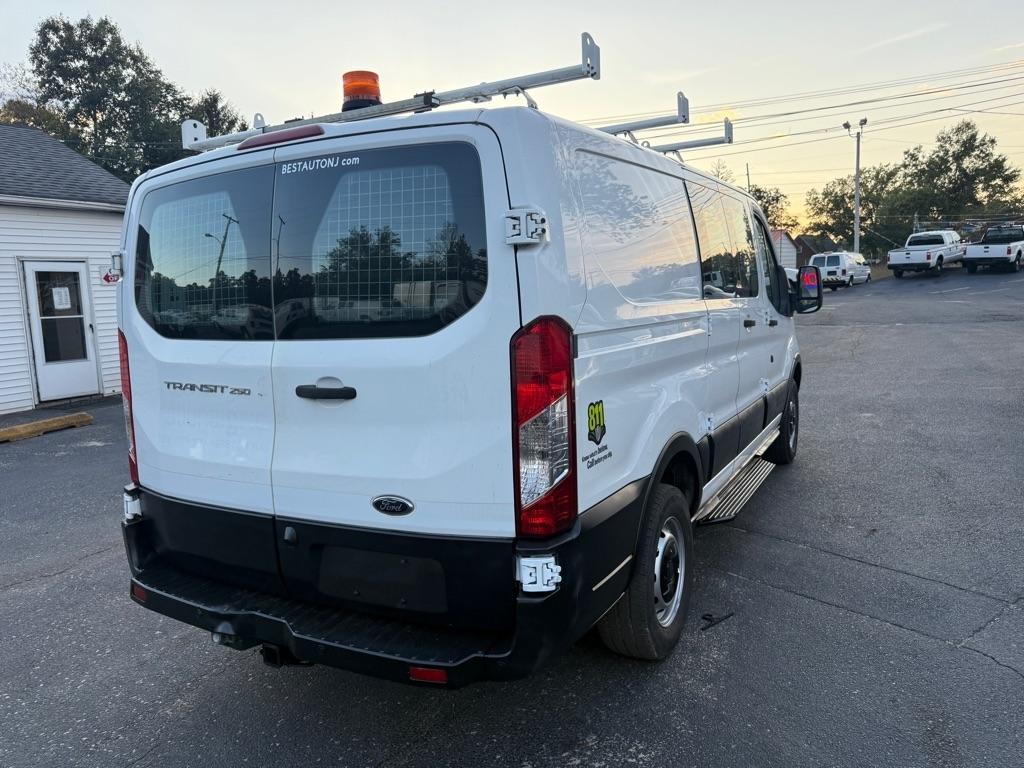 Ford Transit 250 Van Low Roof 60/40 Pass.130-in. WB 2016
