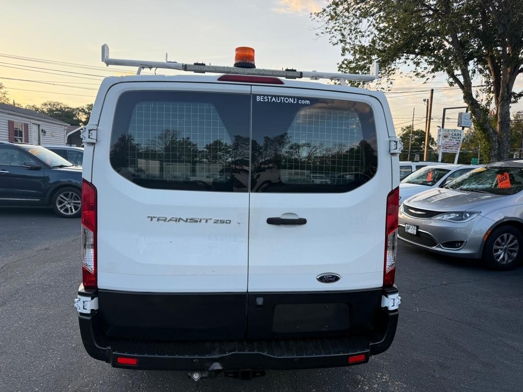 Ford Transit 250 Van Low Roof 60/40 Pass.130-in. WB 2016