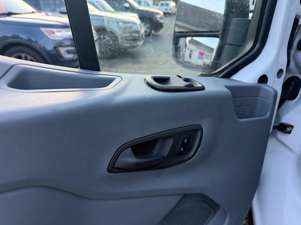 Ford Transit 250 Van Low Roof 60/40 Pass.130-in. WB 2016