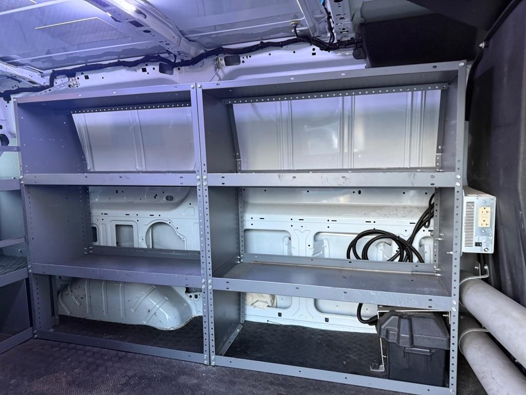 Ford Transit 250 Van Low Roof 60/40 Pass.130-in. WB 2016