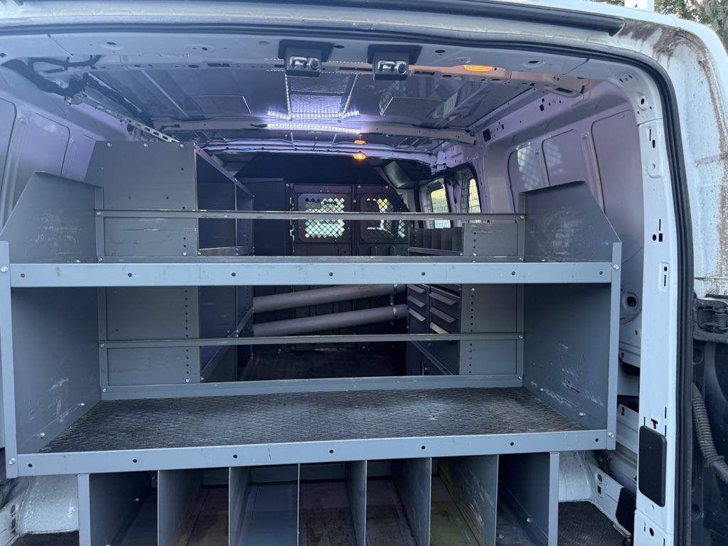 Ford Transit 250 Van Low Roof 60/40 Pass.130-in. WB 2016