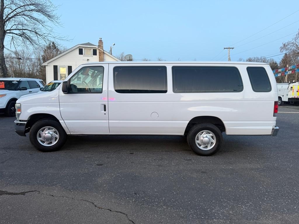 Ford Econoline E-350 XL Super Duty Extended 2013