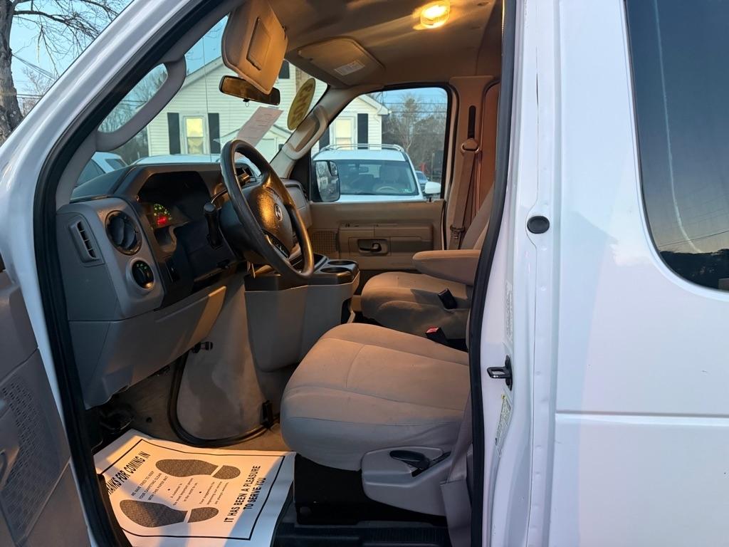 Ford Econoline E-350 XL Super Duty Extended 2013