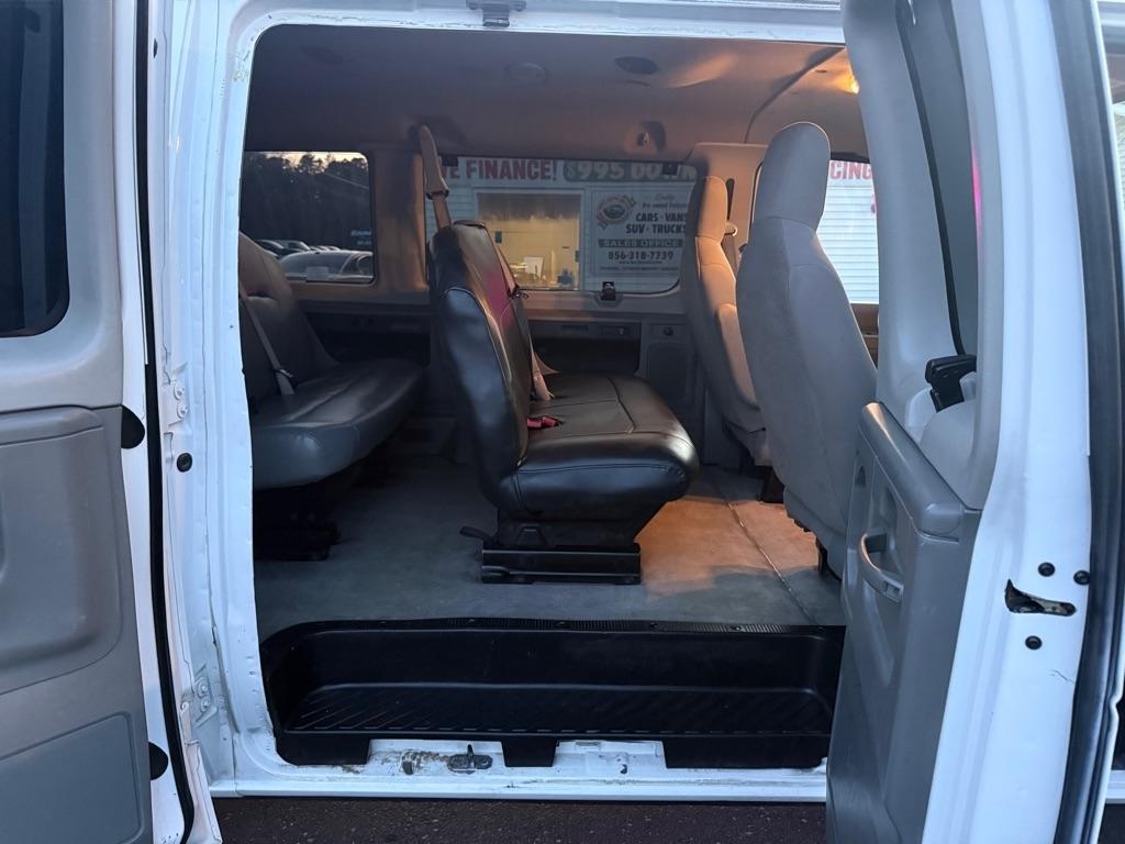 Ford Econoline E-350 XL Super Duty Extended 2013