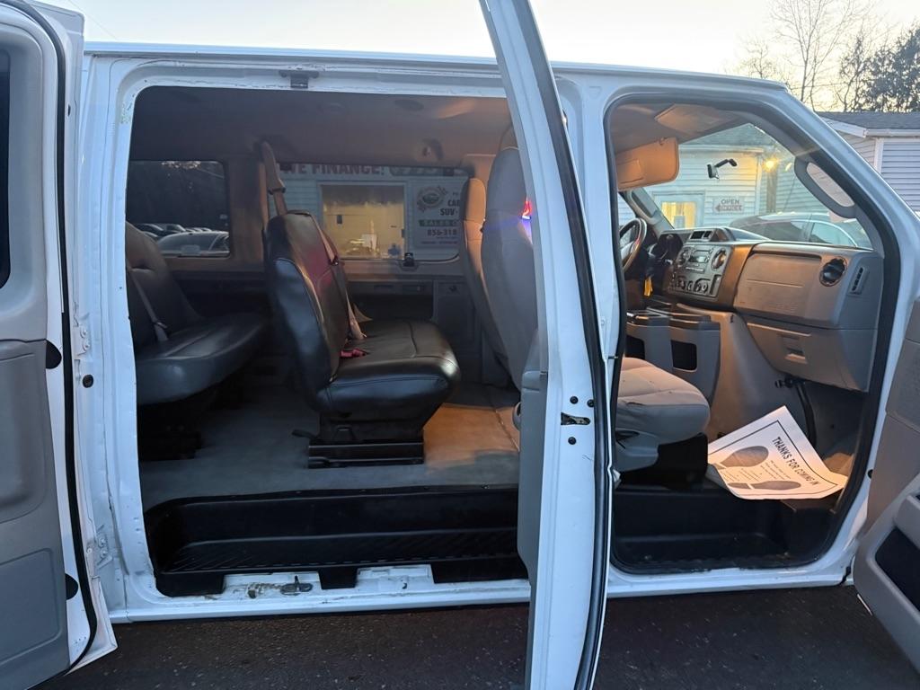 Ford Econoline E-350 XL Super Duty Extended 2013