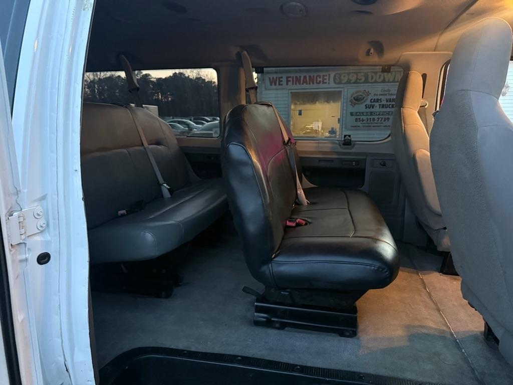 Ford Econoline E-350 XL Super Duty Extended 2013