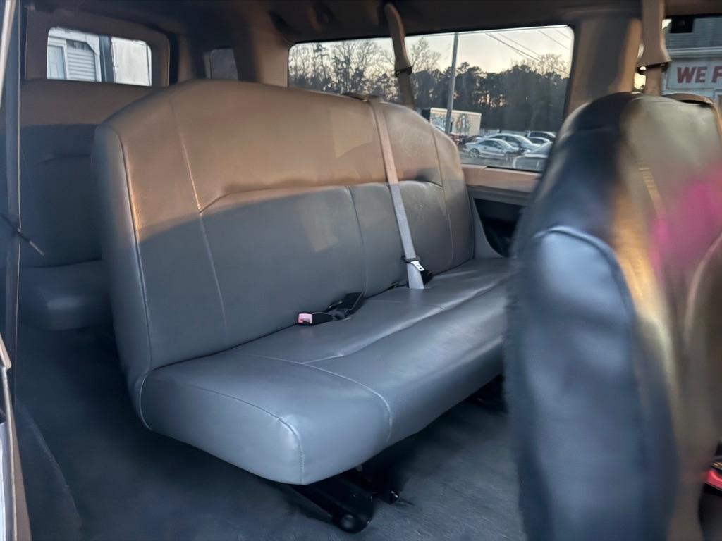 Ford Econoline E-350 XL Super Duty Extended 2013