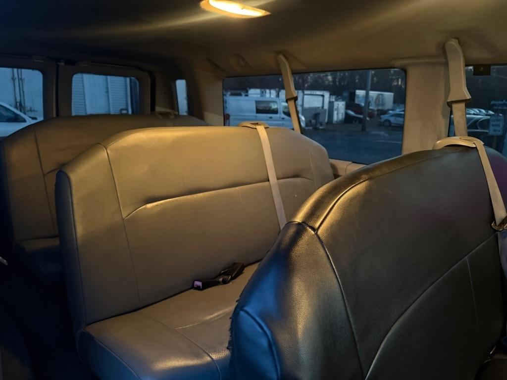 Ford Econoline E-350 XL Super Duty Extended 2013