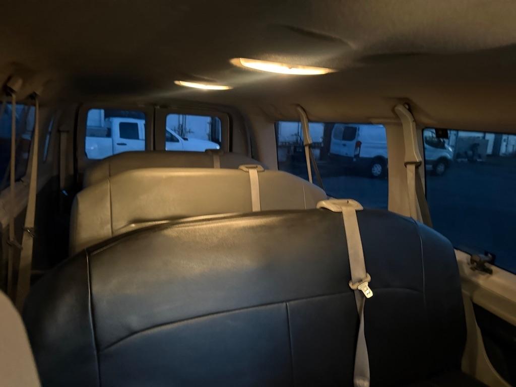 Ford Econoline E-350 XL Super Duty Extended 2013