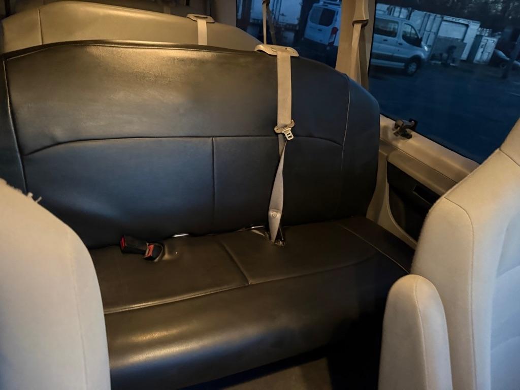 Ford Econoline E-350 XL Super Duty Extended 2013