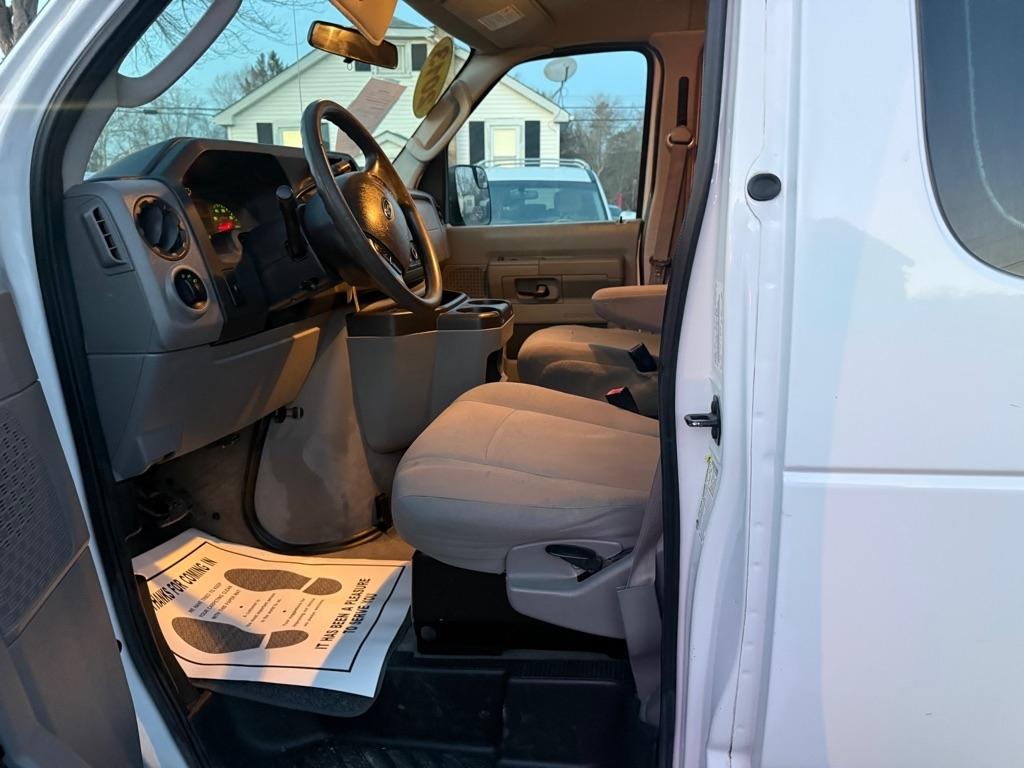Ford Econoline E-350 XL Super Duty Extended 2013