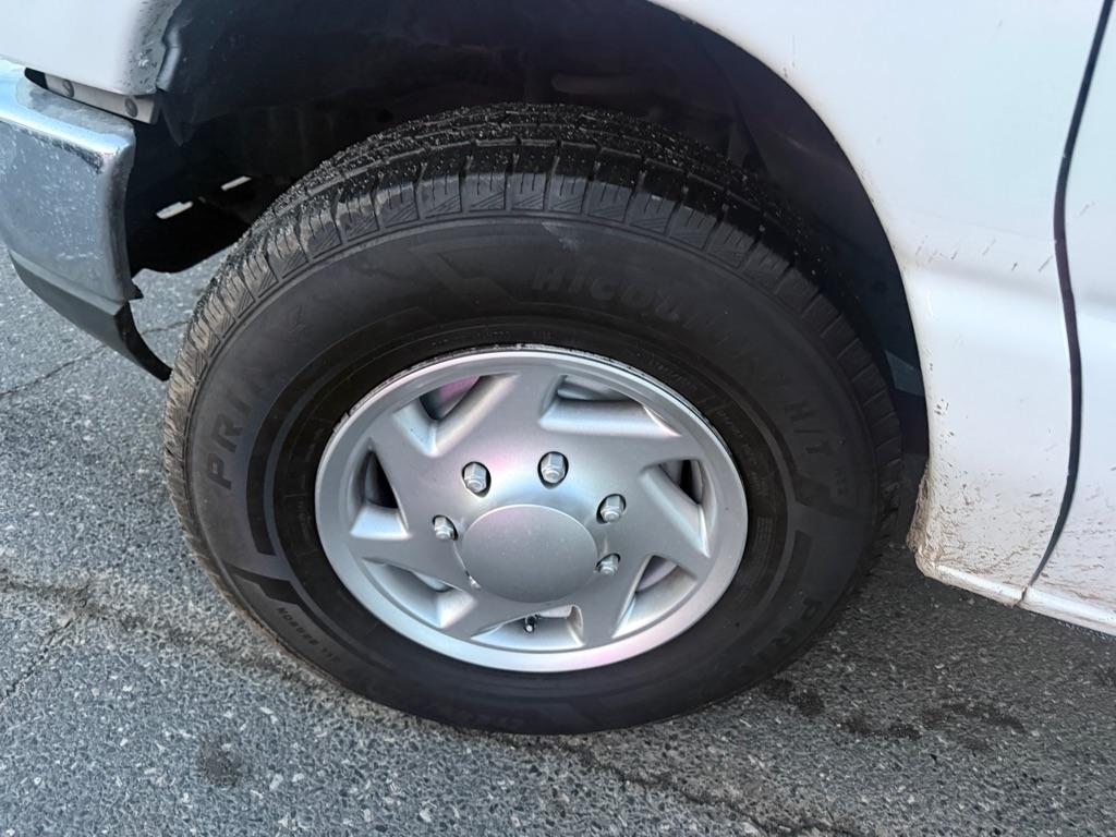 Ford Econoline E-350 XL Super Duty Extended 2013