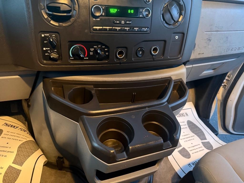 Ford Econoline E-350 XL Super Duty Extended 2013